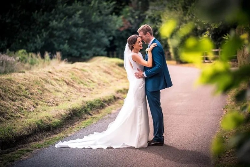 Bride-and-Groom-wedding-videographer-Oaks-Farm-Weddings-768x512
